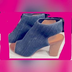 Size 8 M Women's Franco Sarto blue Jean heels shoes sandals with stretch